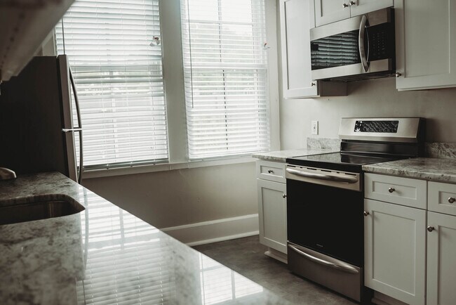 Kitchen - 529 Washington E St Unit Apt H