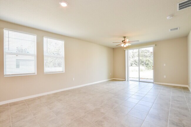 5247 Meredrew Ln
