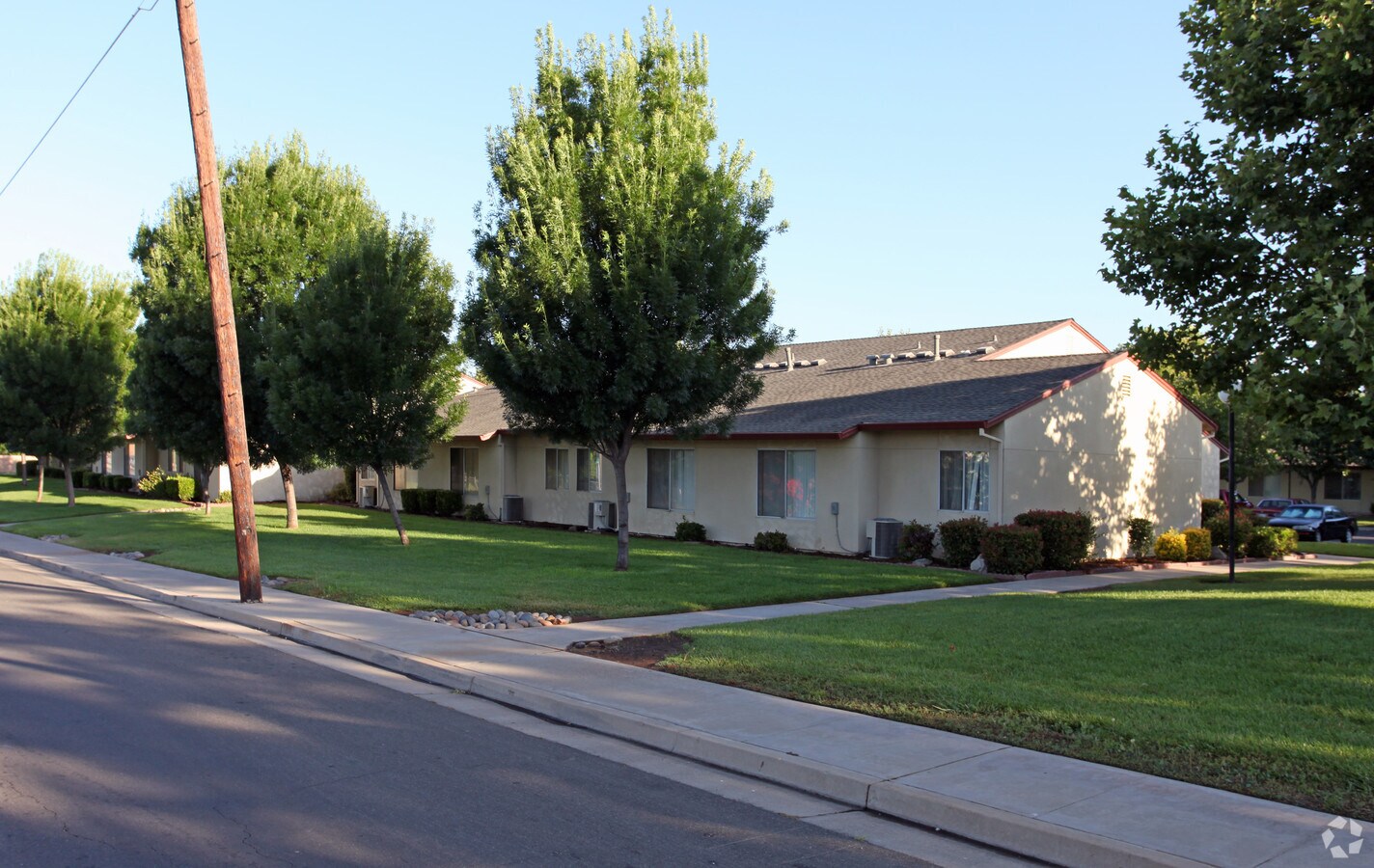Photo - Woodlake Manor Apartments