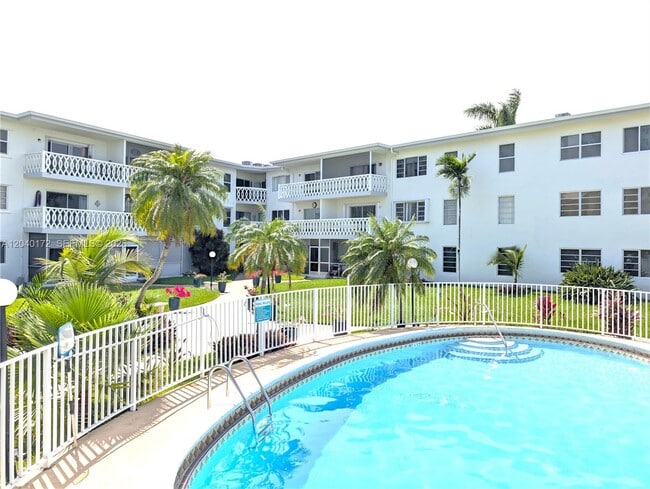 Photo - 450 Golden Isles Dr Unit 2C
