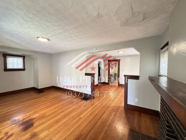2720 Dwight Ave