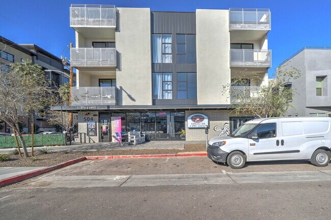 Building Photo - 504 E Roosevelt St Unit 1103