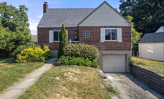 Photo - 5592 Raceview Ave