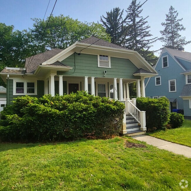Building Photo - ****Pawtucket/Oakhill - Three Bed Single F... Rental