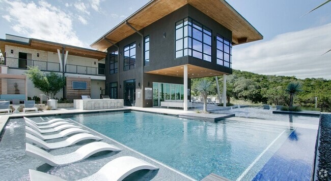 Building Photo - Ascent Cresta Bella Rental