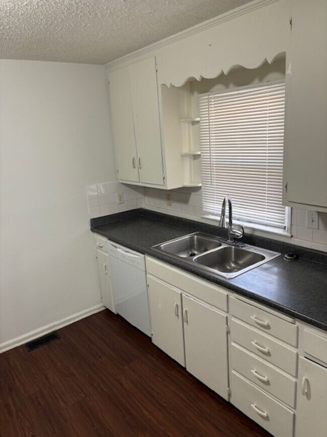 Photo - 621-623 N Pleasant St Unit 623 N Pleasant St