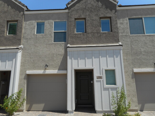 Photo - 2262 W El Caro Dr Townhome