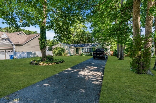 Photo - 2556 Woodland Rd
