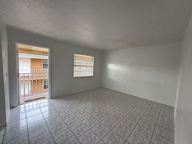 Photo - 720 Michigan Ct