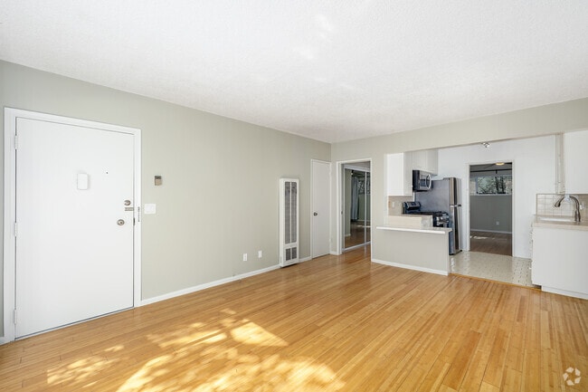 1BR, 1BA - 700SF - Living Room - 1438 10th St