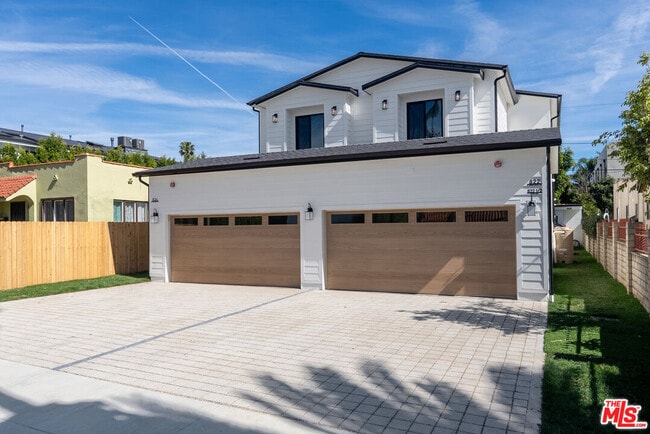 Building Photo - 822 N Orange Grove Ave