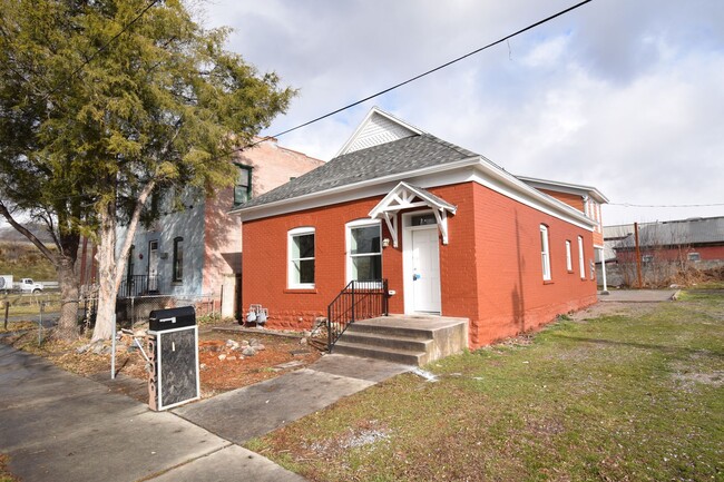 Building Photo - 536 N 600 W Unit B