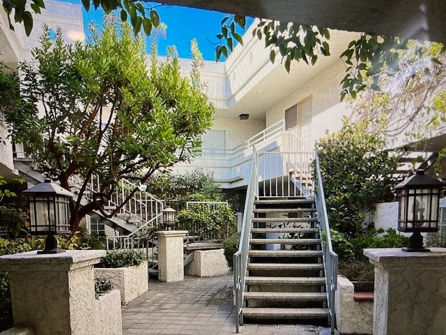 Building Photo - 1741 Granville Ave Unit 110