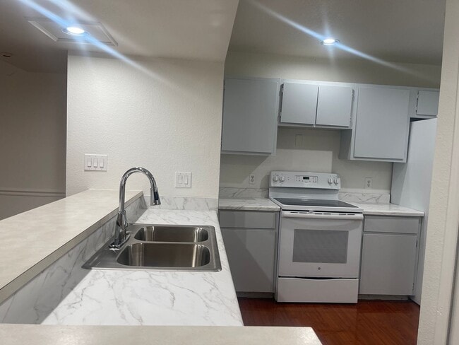 Photo - Bradley Square 3 bedroom Townhouse