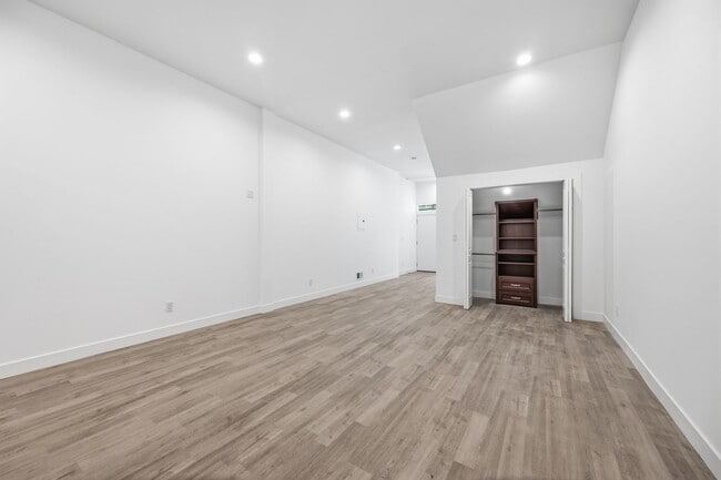 Photo - 1549 California St Unit A