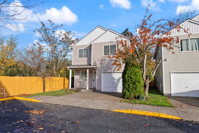 Photo - 4 bedroom/2.5 bathroom available in SE Portland