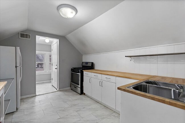 Photo - 5042 W Winnemac Ave Unit #2