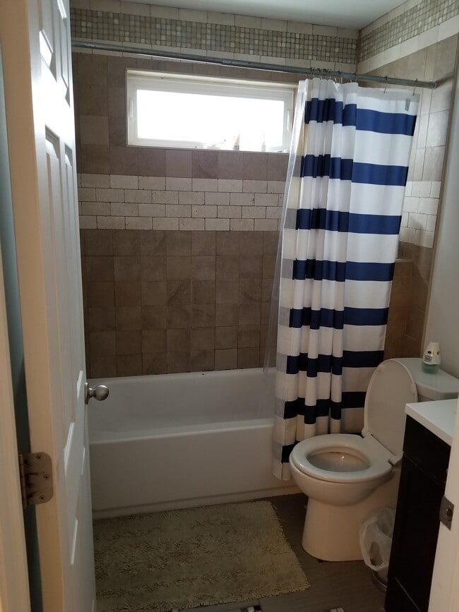 Bathroom - 553 Mercer St Unit 2