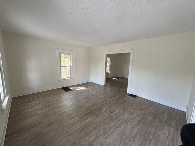 Photo - 715 Larkin Ave