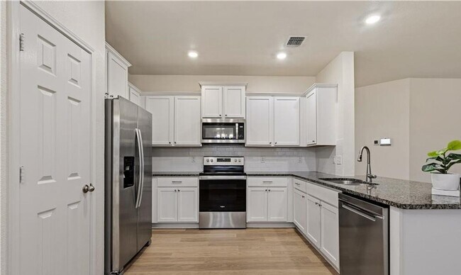 Photo - 3-bedroom home located in Cedarbrook Estates!