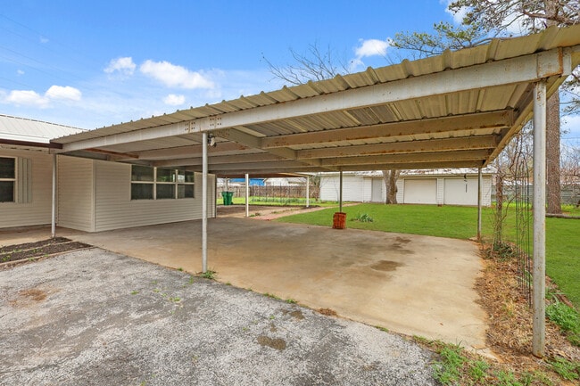 Photo - 2340 Harris Ln