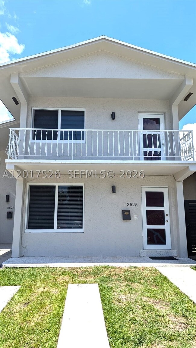 Building Photo - 3525 SW 25th St Unit 1