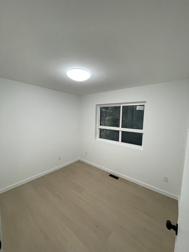 1737 176 St