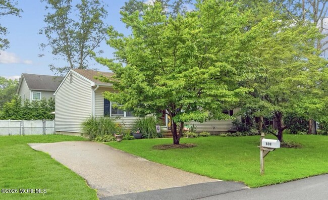 Photo - 809 Clifton St