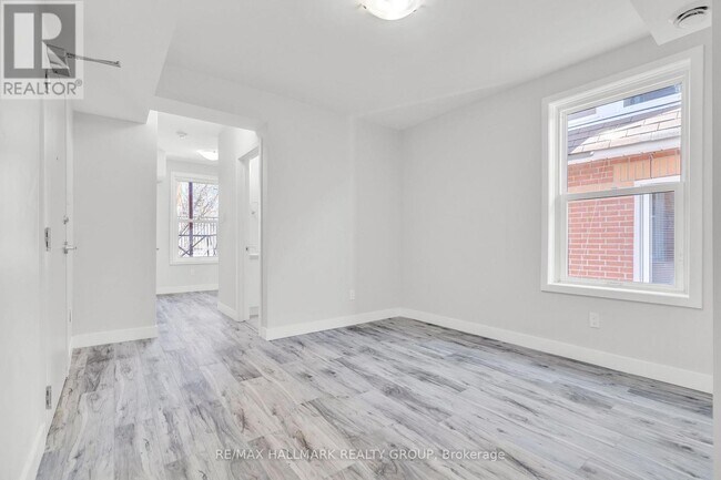 Photo - 261 Somerset St. E Unit 3