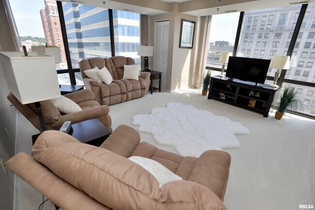 Photo - 123 SW Jefferson Ave