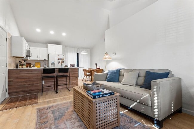 Photo - 1411 Gracy Farms Ln Unit 85