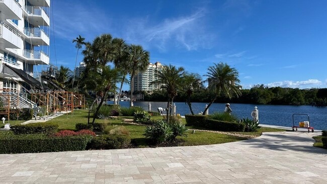 Building Photo - 888 Intracoastal Dr Unit 6E