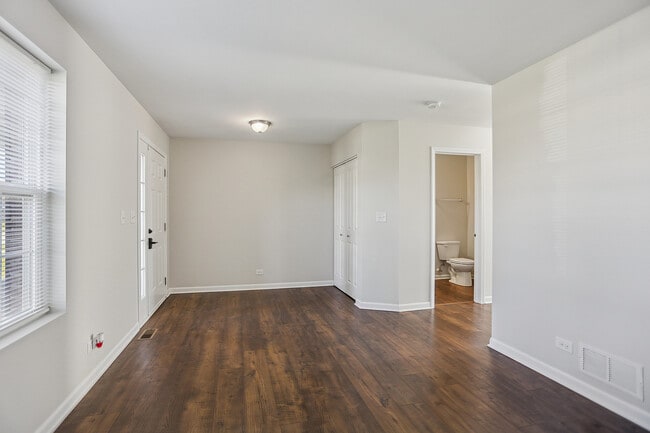 Photo - 1672 Glenbrooke Ln