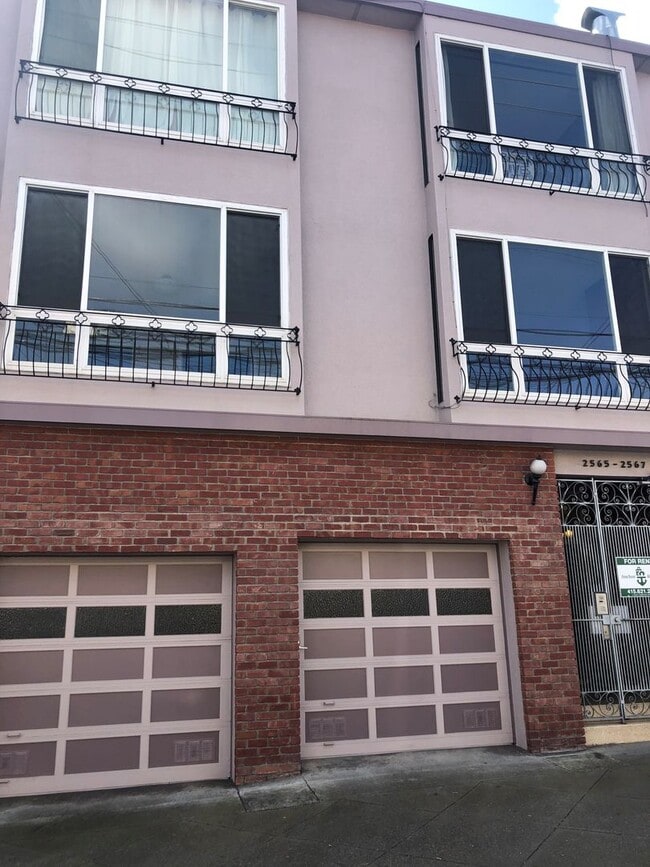 Building Photo - 2565 Greenwich St Unit 2565 Greenwich Street