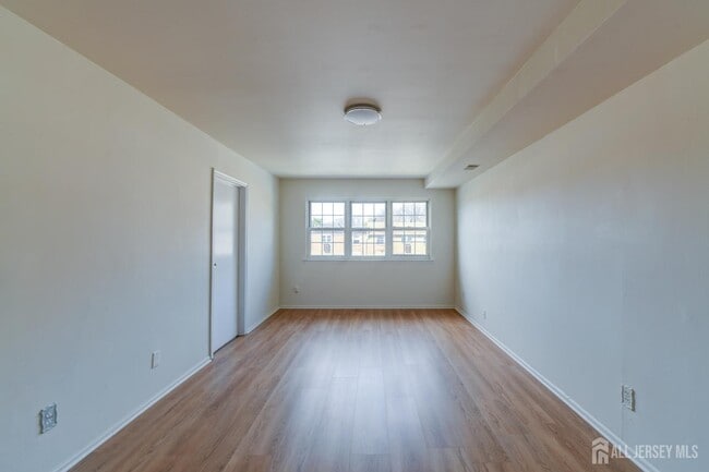 Photo - 6 College Dr