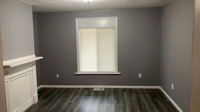 Photo - 105 S Irwin St