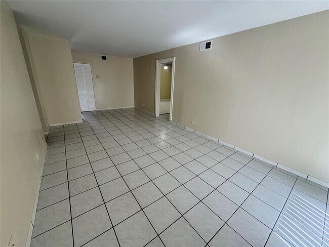 Photo - 101 Gardens Dr Unidad 104