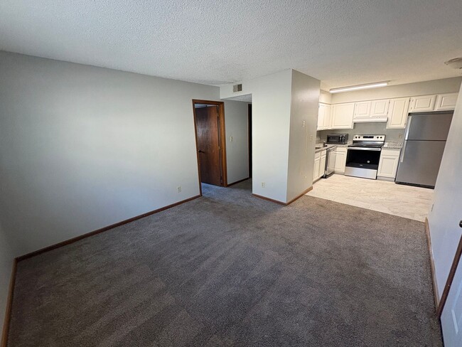 Photo - 4 Bedroom Apartment in Central MHK - Near Aggieville!