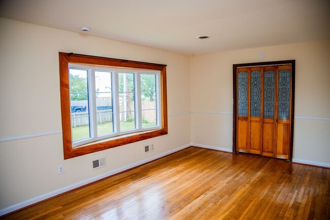 Photo - 706 Erich Rd