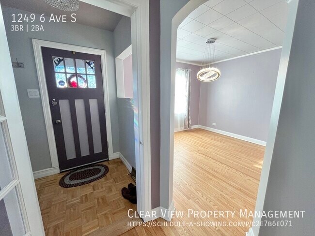 Photo - 3 bedroom-2 bathroom fully fenced home with garage! ? Showings available at (403) 393-8070 ?