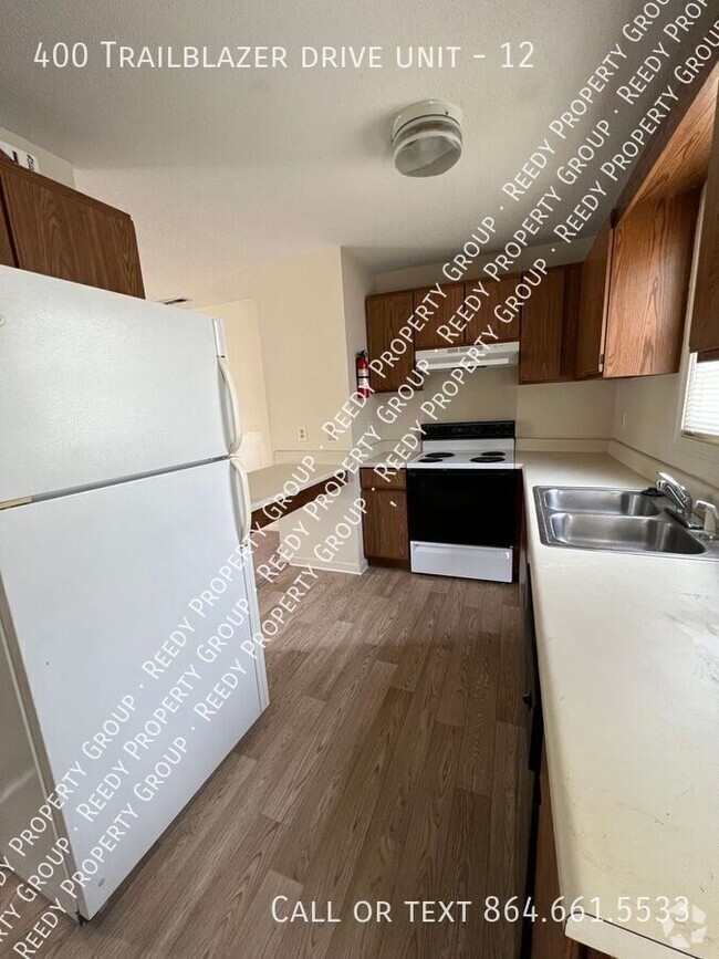 Building Photo - Large 2 Bedroom 1.5 Bath apartment by the ... Unit 12