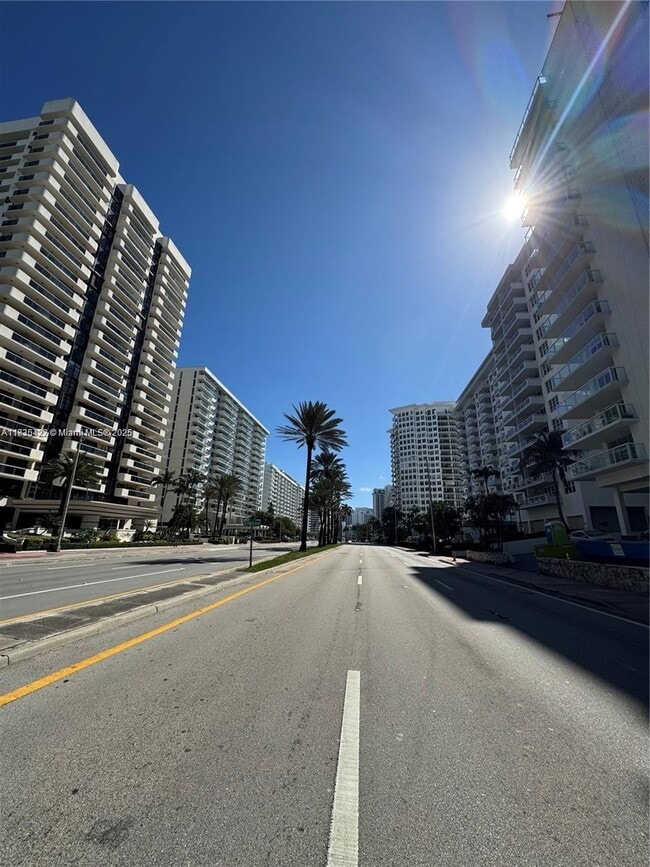 Photo - 5750 Collins Ave Unidad 4F