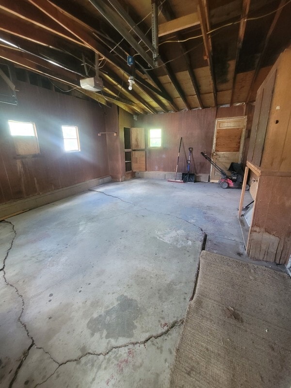 903 E Burlington Ave