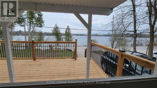 Photo - 5749 Lakeshore Rd