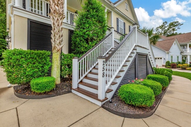 Photo - Elevated Home in The Club at Legends Oaks Plantation