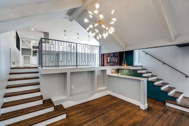 Photo - Garland Split Level