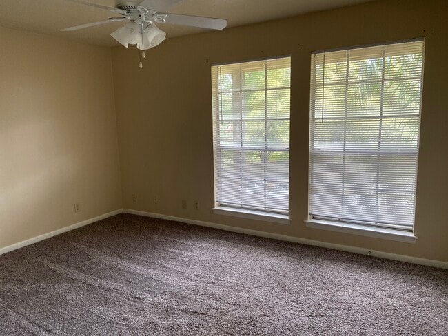 Photo - Acadian Oaks Apartments