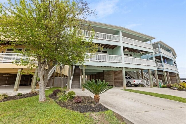 Photo - 709 N Bayshore Dr