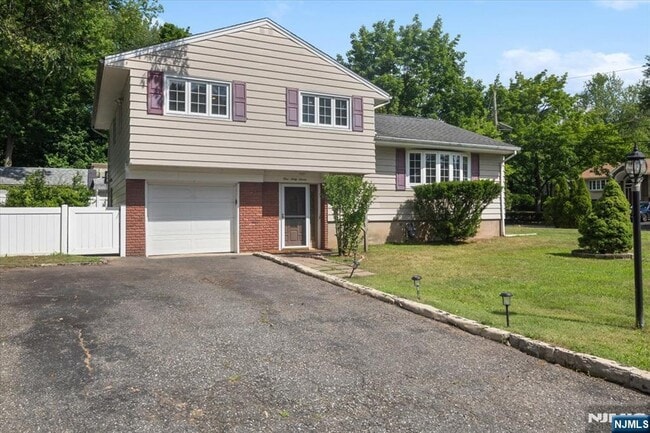 Photo - 167 Middlesex Ave