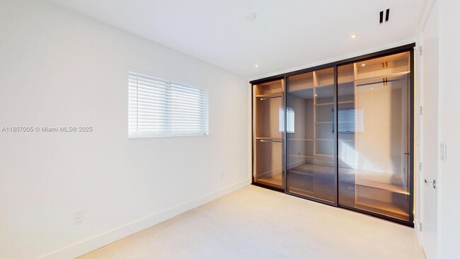 Photo - 830 NE 171st Ter